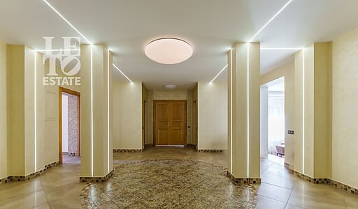 Дом с бассейном в Новогорске