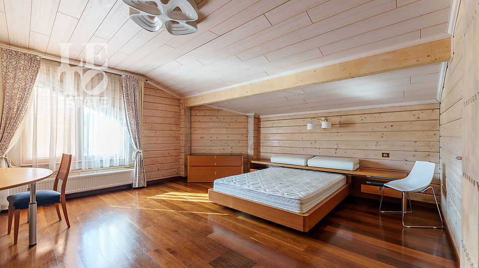 Дом с бассейном в Новогорске