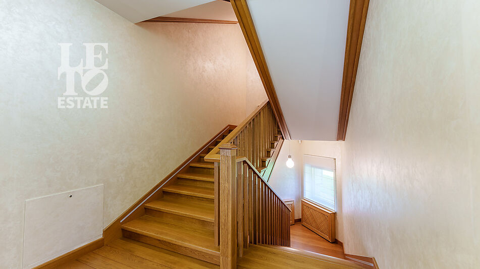 Дом с бассейном в Новогорске