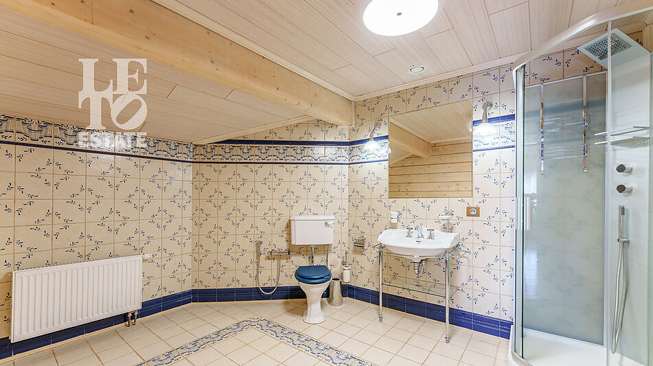 Дом с бассейном в Новогорске