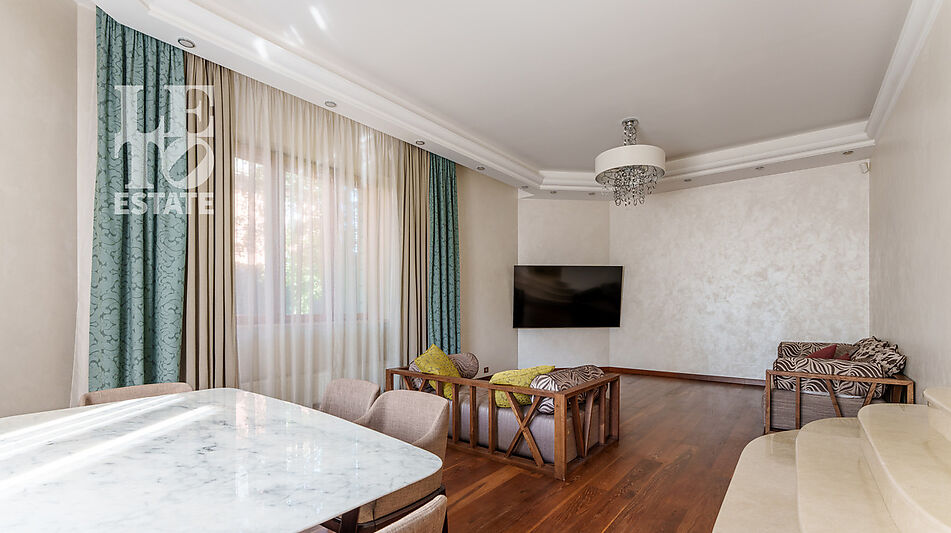 Дом с бассейном в Новогорске