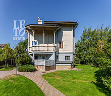 Дом с бассейном в Новогорске