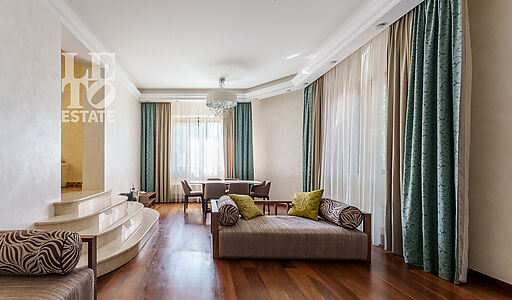 Дом с бассейном в Новогорске