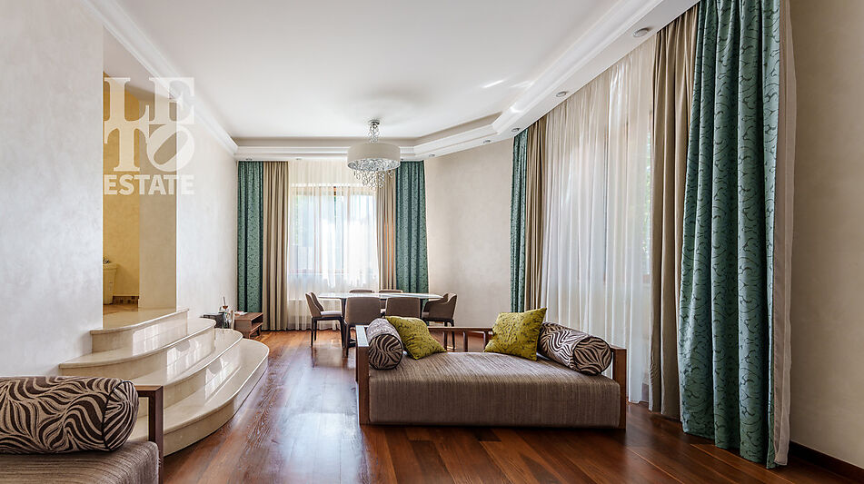 Дом с бассейном в Новогорске