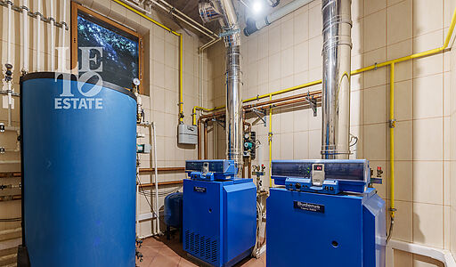 Дом с бассейном в Новогорске