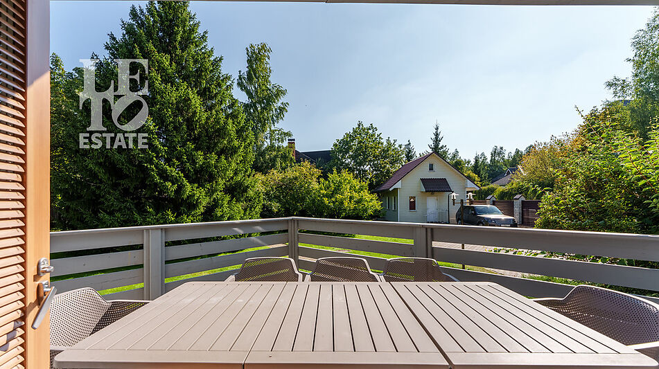 Дом с бассейном в Новогорске