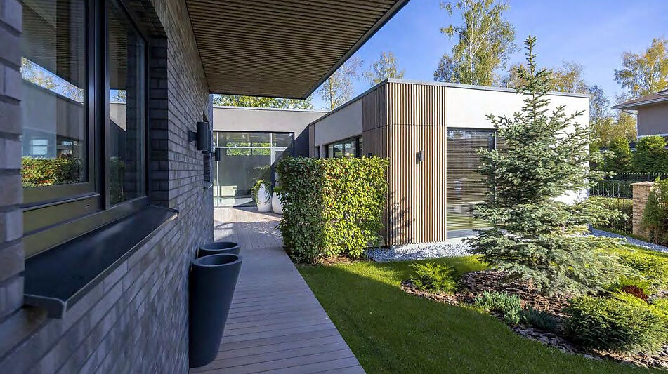 Дом с бассейном в КП Монтевиль