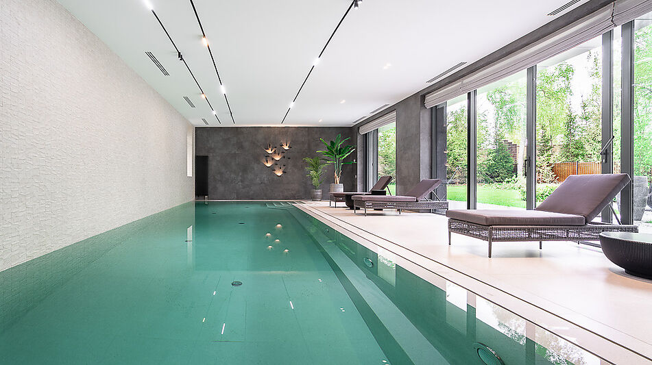 Дом с бассейном в КП Монтевиль