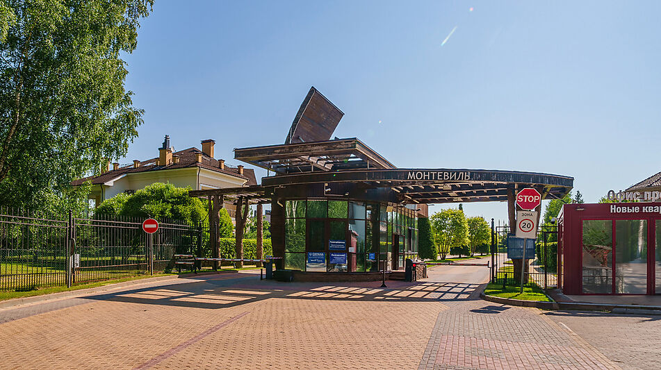 Дом с бассейном в КП Монтевиль