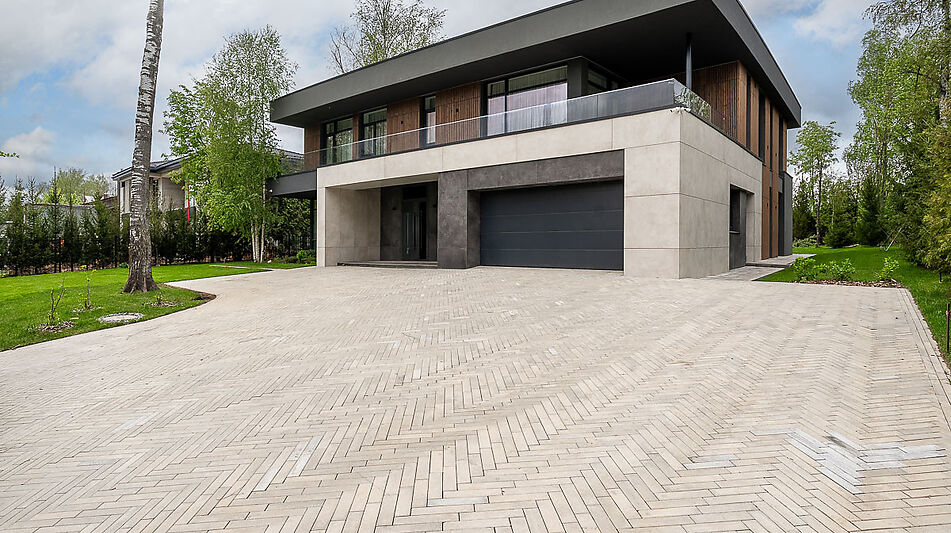 Дом с бассейном в КП Монтевиль