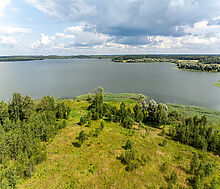 Участок в первой линии от воды