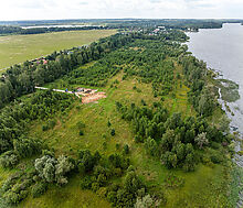 Участок в первой линии от воды