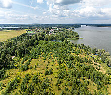 Участок в первой линии от воды