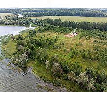 Участок в первой линии от воды