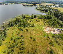 Участок в первой линии от воды