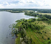 Участок в первой линии от воды