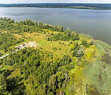 Участок в первой линии от воды