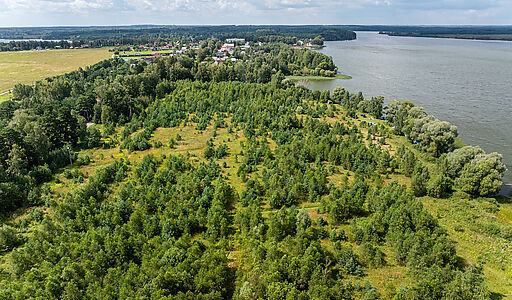 Участок в первой линии от воды