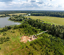 Участок в первой линии от воды