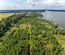 Участок в первой линии от воды