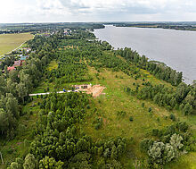 Участок в первой линии от воды