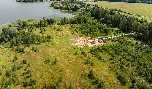 Участок в первой линии от воды