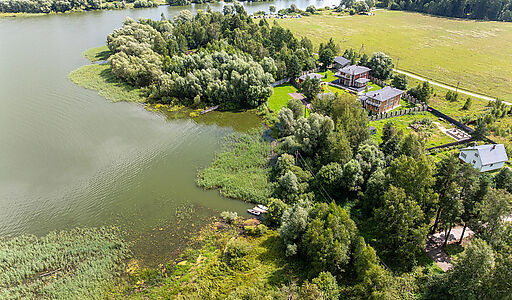 Участок в первой линии от воды