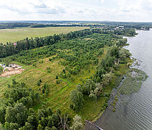 Участок в первой линии от воды