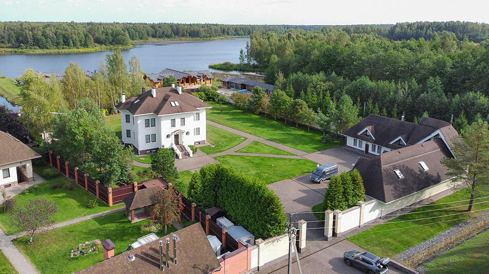 Дом в Конаково с видом на воду