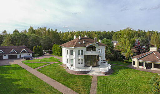 Дом в Конаково с видом на воду