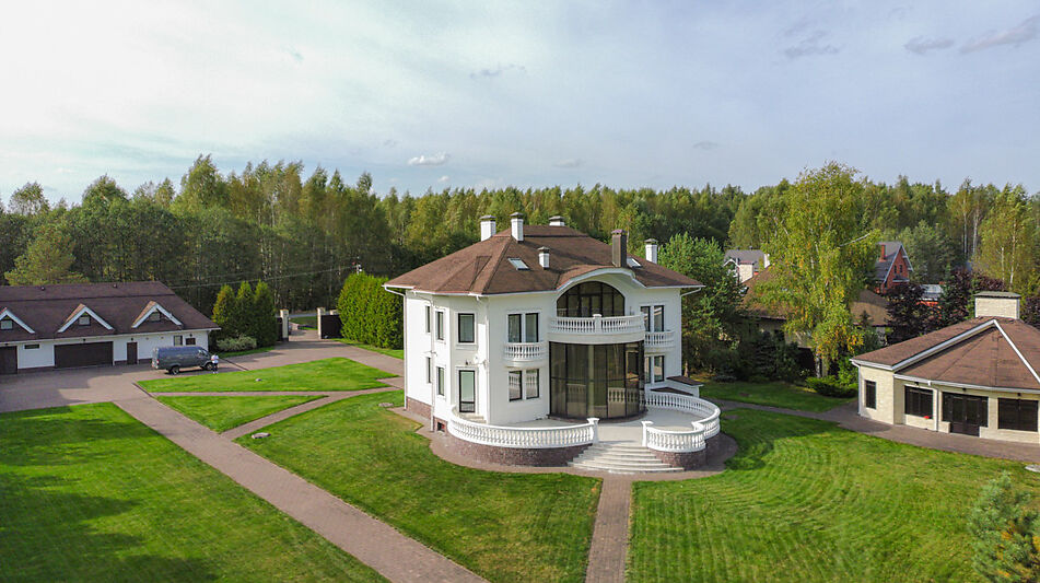 Дом в Конаково с видом на воду