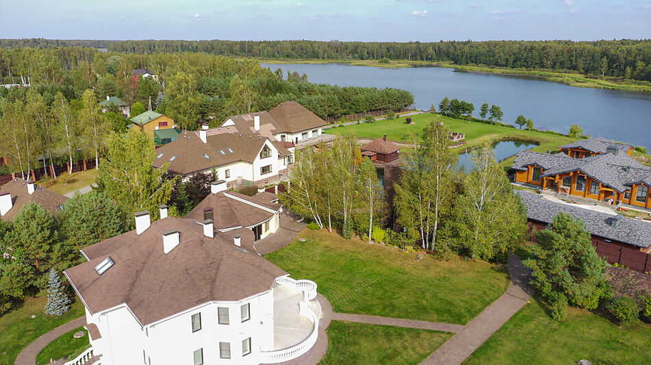 Дом в Конаково с видом на воду