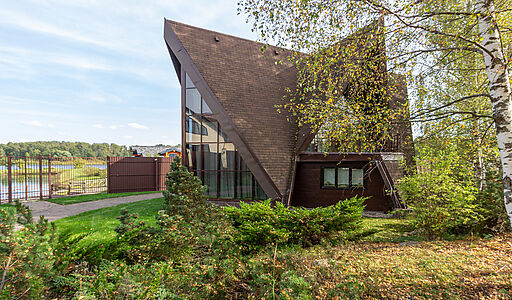 Дом в Конаково с видом на воду