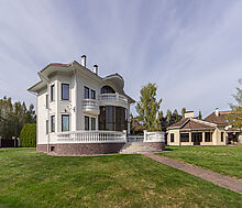 Дом в Конаково с видом на воду