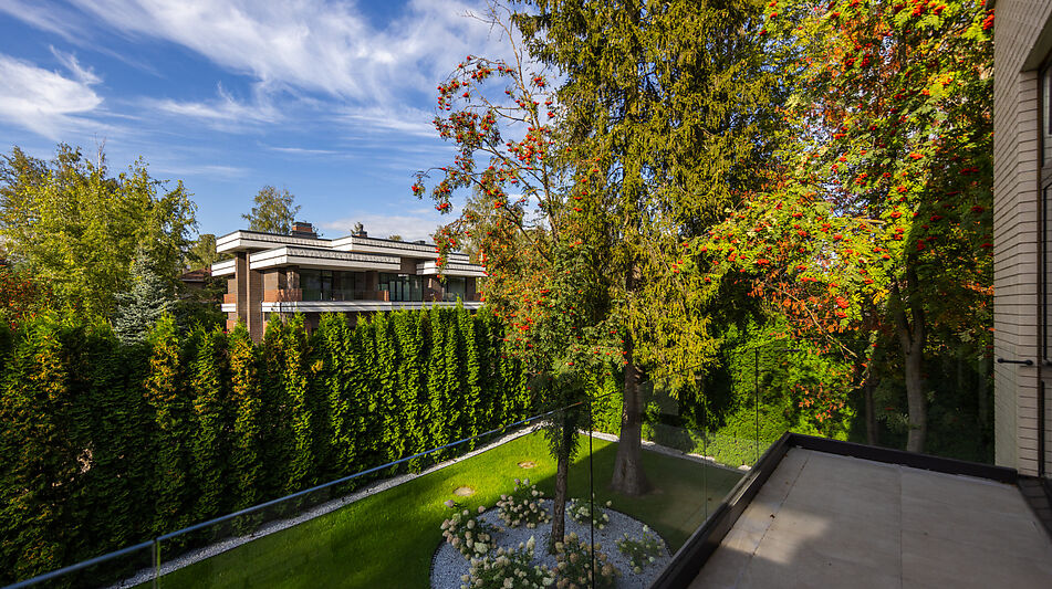 Стильный дом в КП Монтевиль