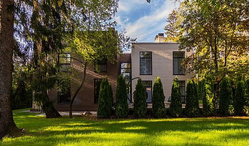 Стильный дом в КП Монтевиль