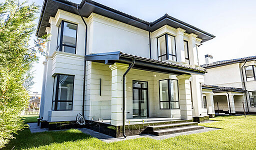 Дом у озера в КП Новорижский