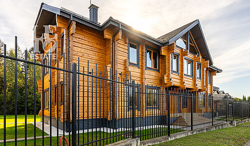 Дом из кедрового лафета в Авроре