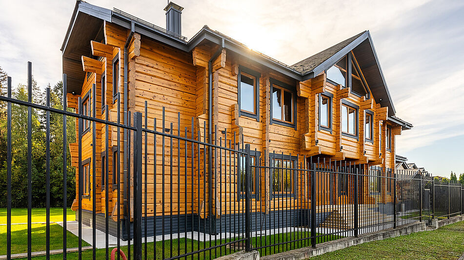 Дом из кедрового лафета в Авроре