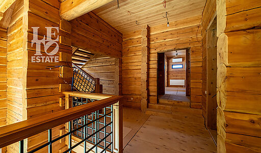 Дом из кедрового лафета в Авроре