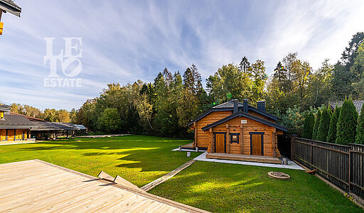 Дом из кедрового лафета в Авроре