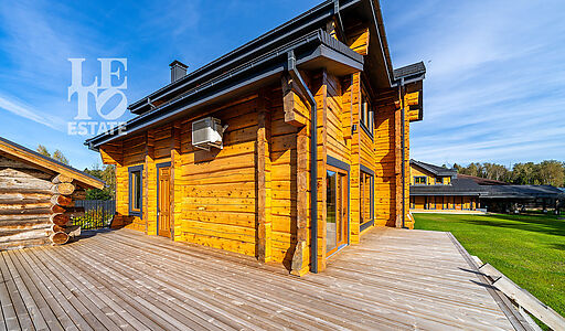 Дом из кедрового лафета в Авроре