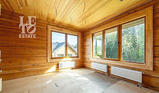 Дом из кедрового лафета в Авроре