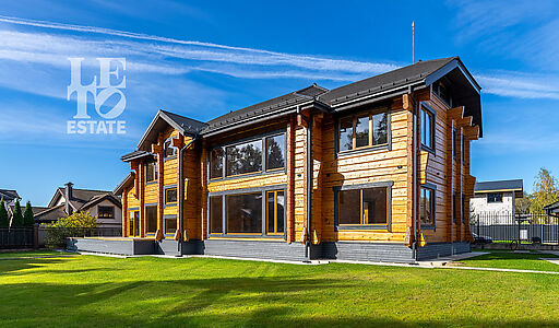 Дом из кедрового лафета в Авроре