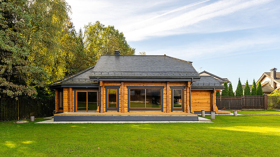 Дом из кедрового лафета в Авроре