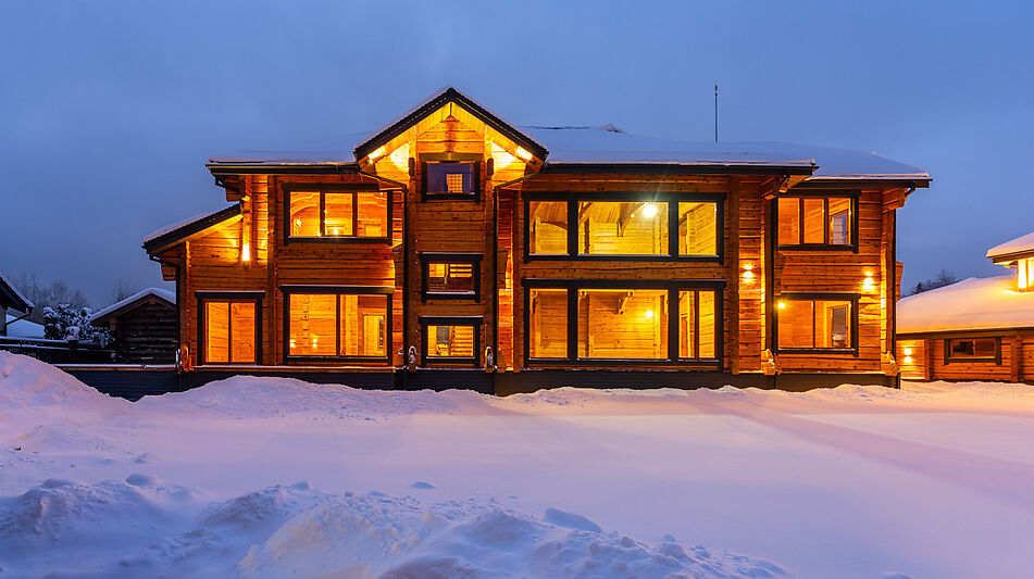 Дом из кедрового лафета в Авроре