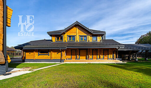 Дом из кедрового лафета в Авроре