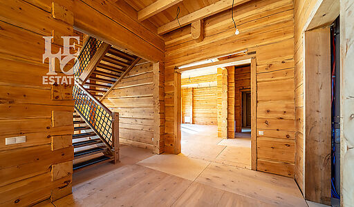 Дом из кедрового лафета в Авроре