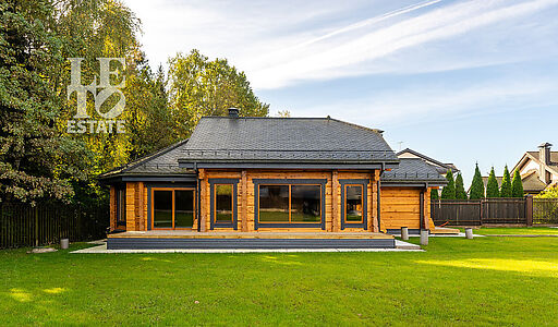 Дом из кедрового лафета в Авроре