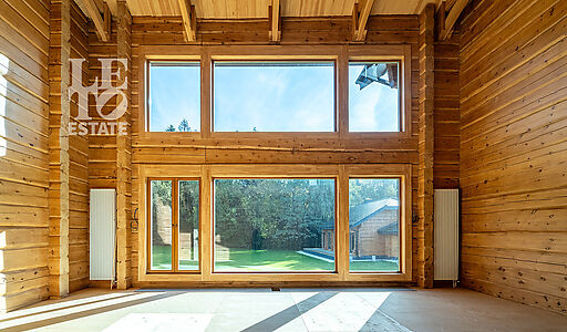 Дом из кедрового лафета в Авроре